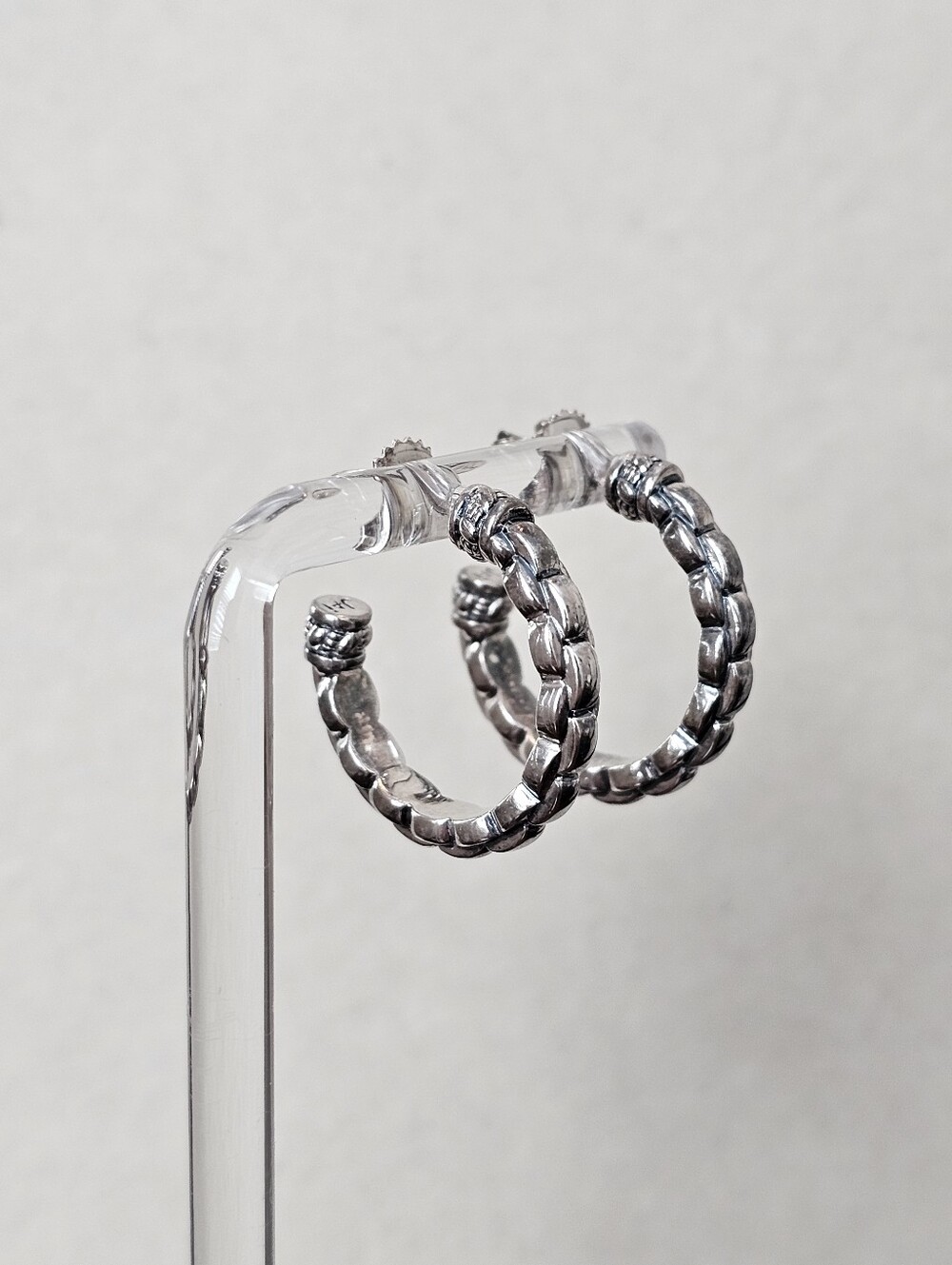 JAI by John Hardy Sterling Silver Textured Integrated Solid Chain Hoops 1” - Picture 13 of 16